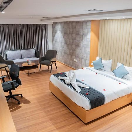 Hotel Tulips Grand حيدر أباد المظهر الخارجي الصورة