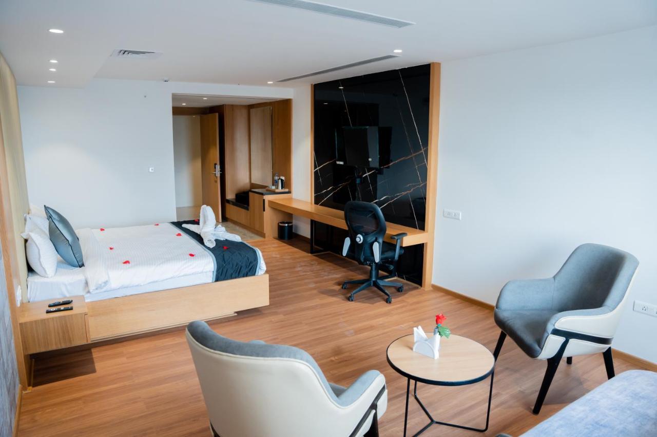 Hotel Tulips Grand حيدر أباد المظهر الخارجي الصورة